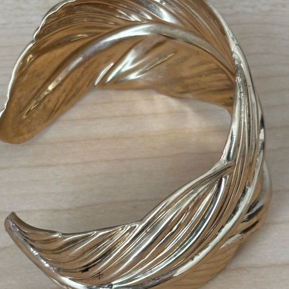 Stella & Dot Gold Feather Bracelet - Picture 4 of 6
